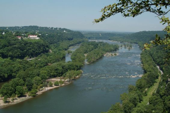 A veiw up the Potomac River at Harpers Ferry